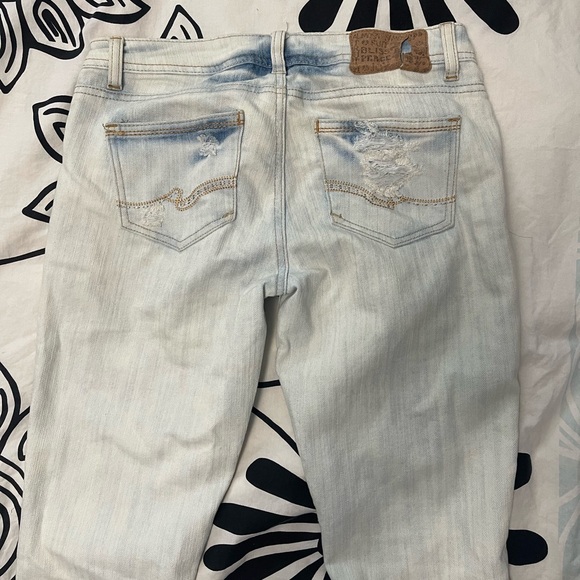 Distressed light wash denim pants - Picture 3 of 4